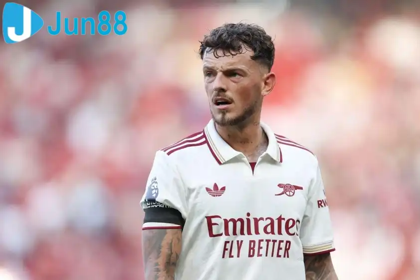 Ben White đang dần đánh mất vị trí tại Arsenal. Ảnh: The Mirror Ben White đang dần đánh mất vị trí tại Arsenal. Ảnh: The Mirror