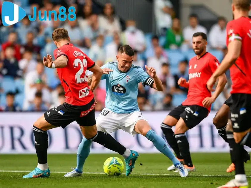 Alaves và Celta Vigo đang ở khu vực giữa bảng xếp hạng La Liga (Ảnh: Marca) Alaves và Celta Vigo đang ở khu vực giữa bảng xếp hạng La Liga (Ảnh: Marca)